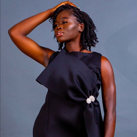 Black Gown - Picture 2 of 2